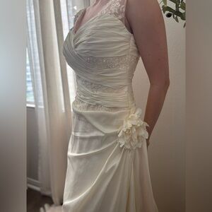 Elegant Cream Sleeveless Wedding Gown